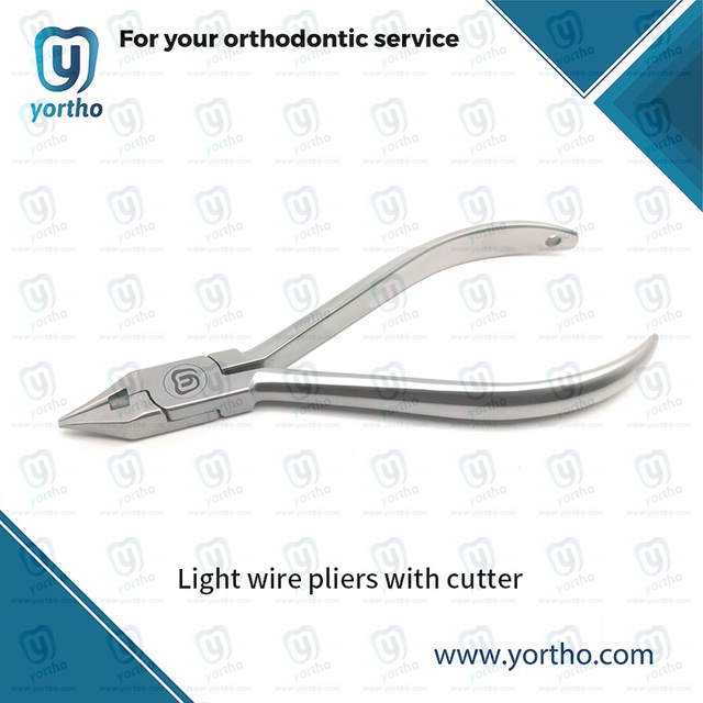 Light wire pliers with cutter
